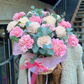 Диантусы с эвкалиптом на оазисе