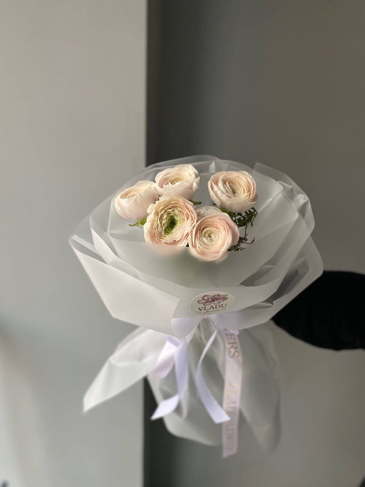 Букет из нежных ранункулюсов