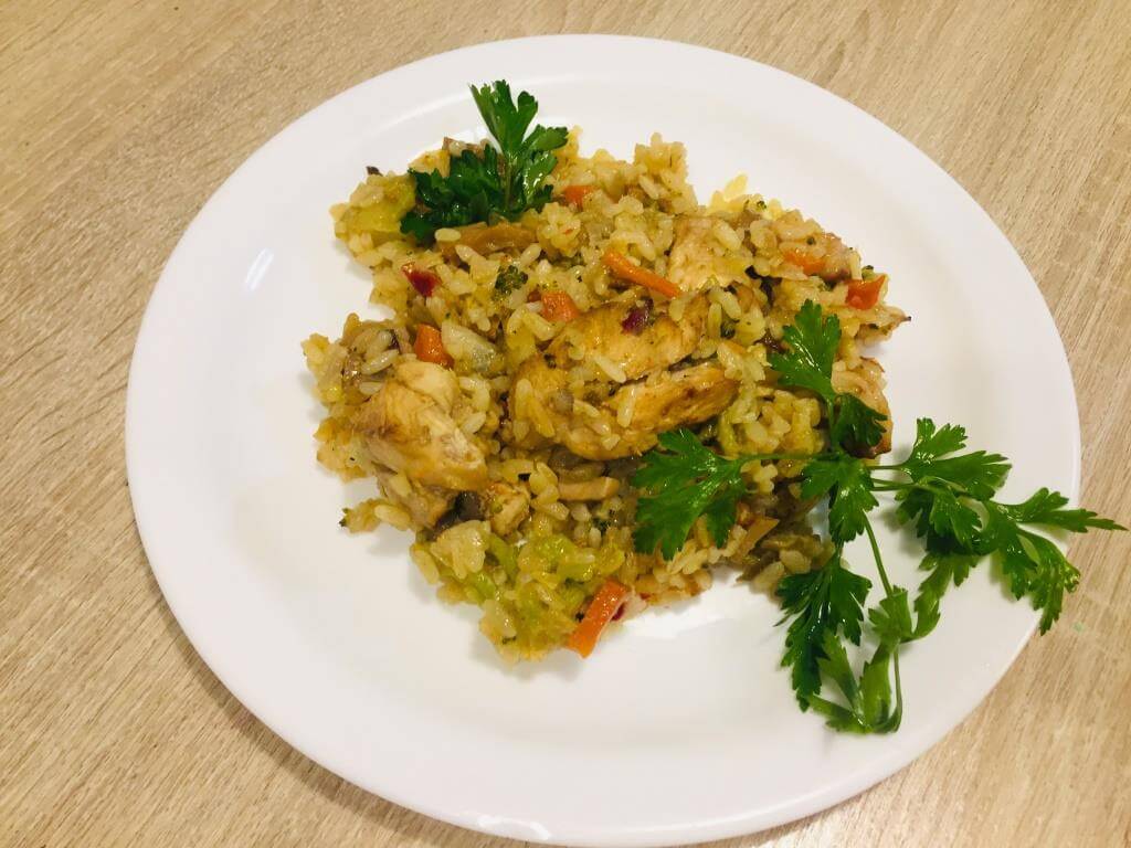 Паэлья с куриным филе и овощами