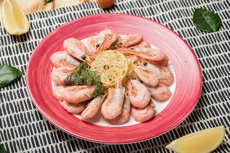 Креветки отварные к пиву