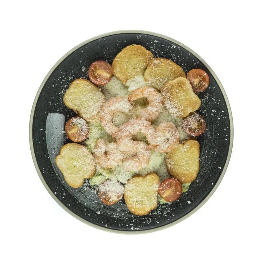 Цезарь с креветками салат