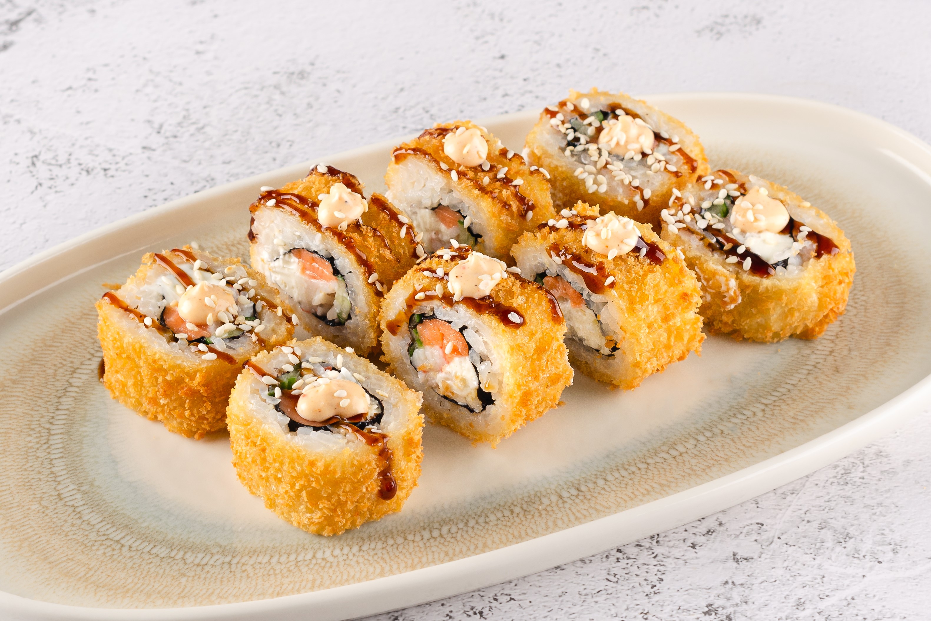 Темпура ролл с лоосем и крабом