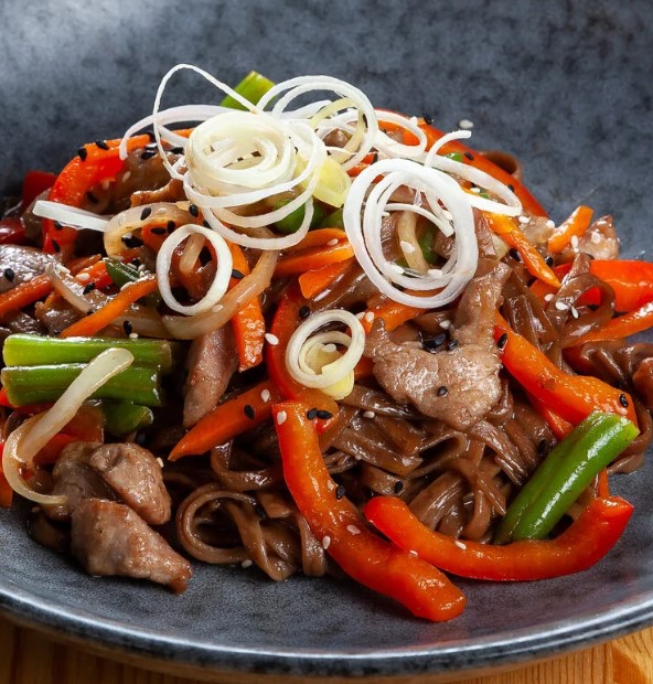 WOK со свининой (фунчоза)