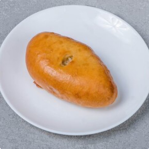 Пирожок с красной рыбой и рисом