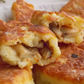Картоф. зразы с грибами и икрой кабачк.