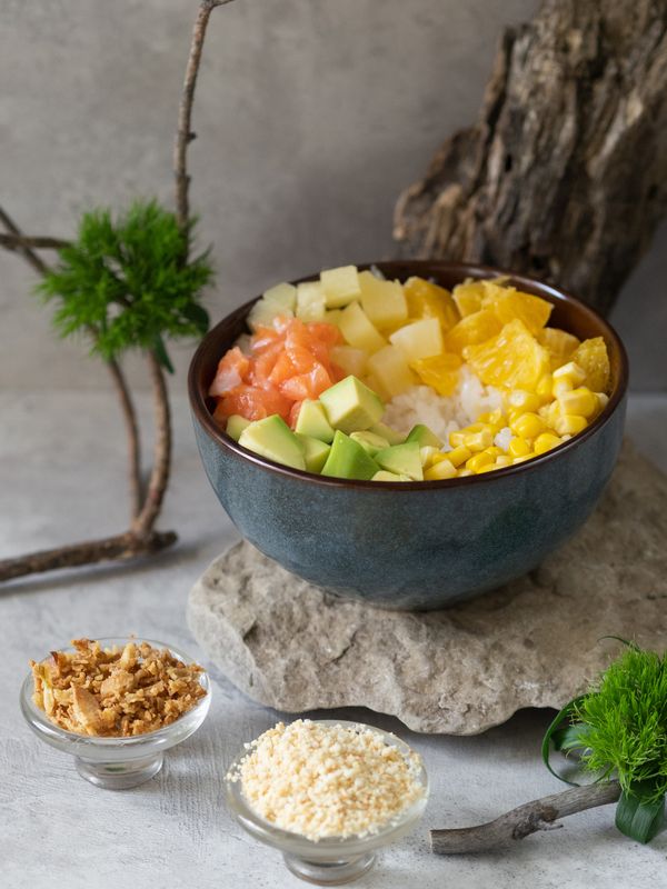 Поке с фруктами (рис, форель)