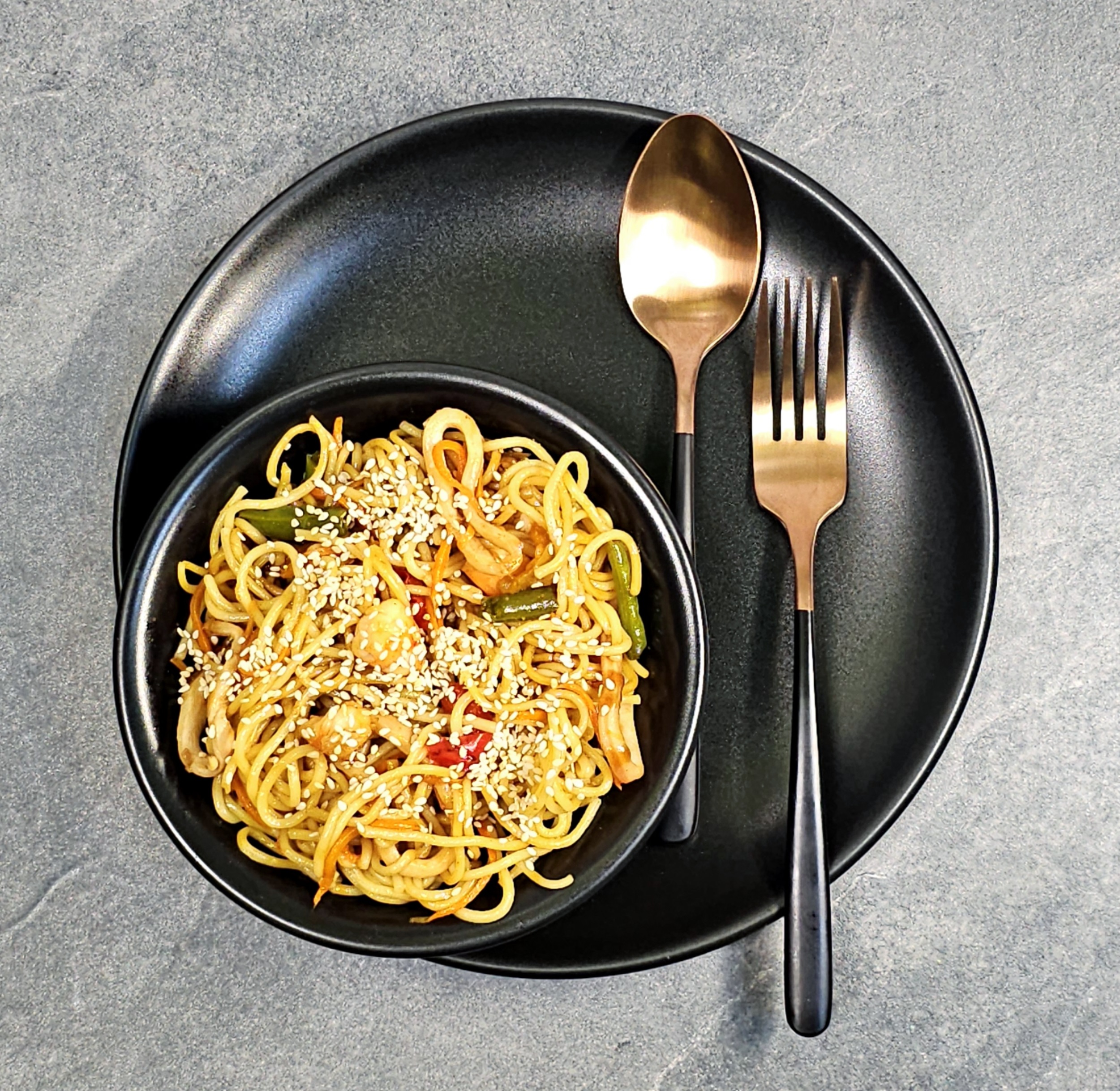 WOK Лапша яичная+кальмар+креветки+Терияк
