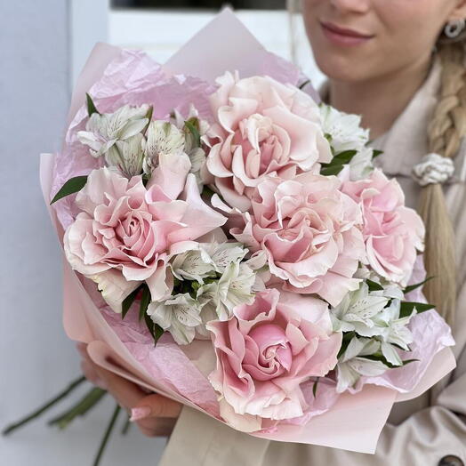 Букет французкие розы и альстромерия 