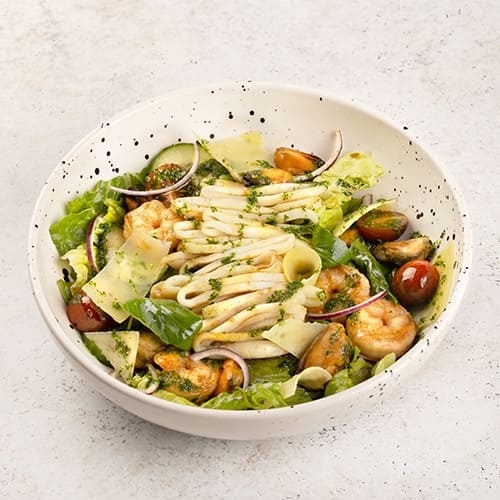 Теплый салат с морепродуктами