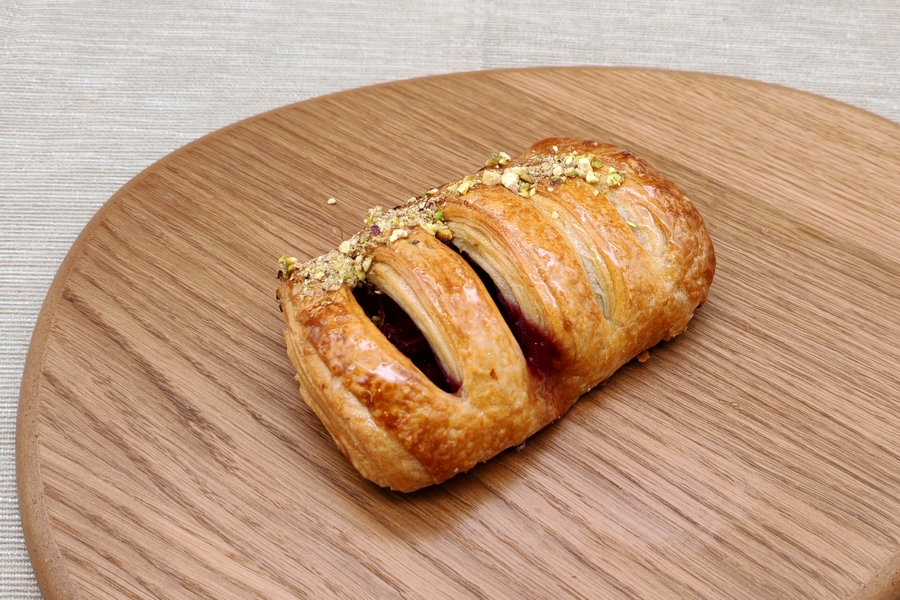 Дениш с вишней