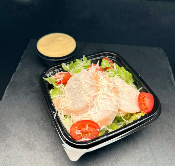 Салат Цезарь с курицей