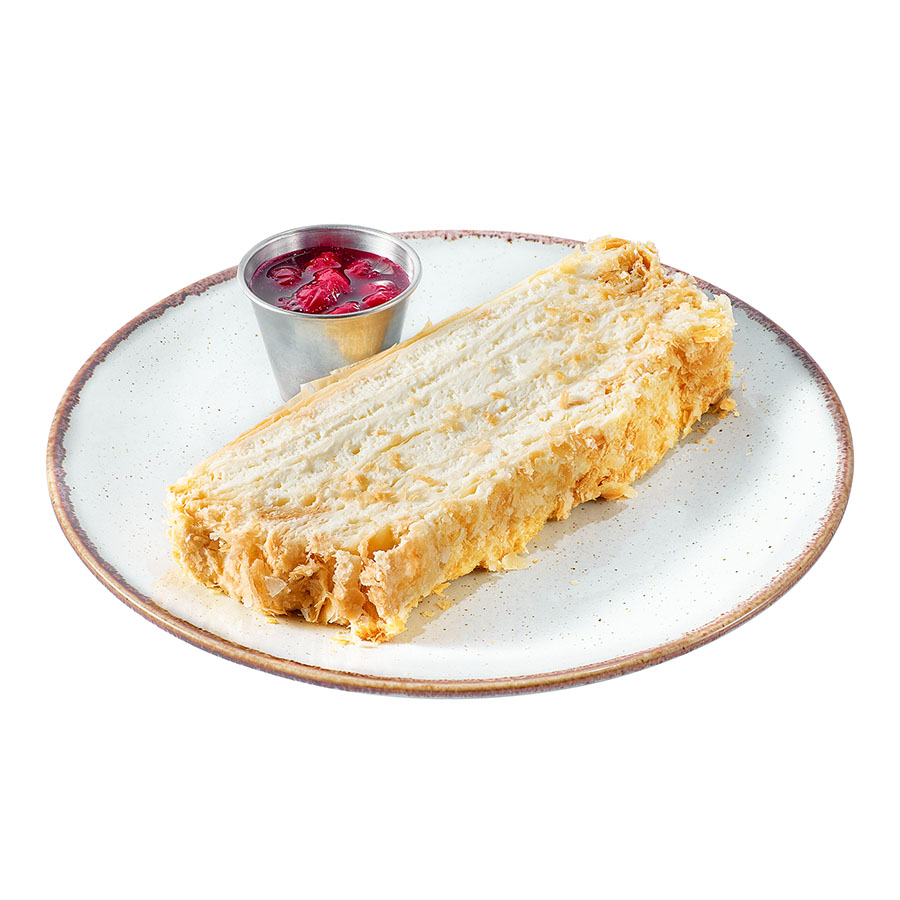 Наполеон с вишневым соусом