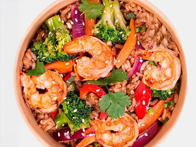 Вок с креветками в соусе том ям