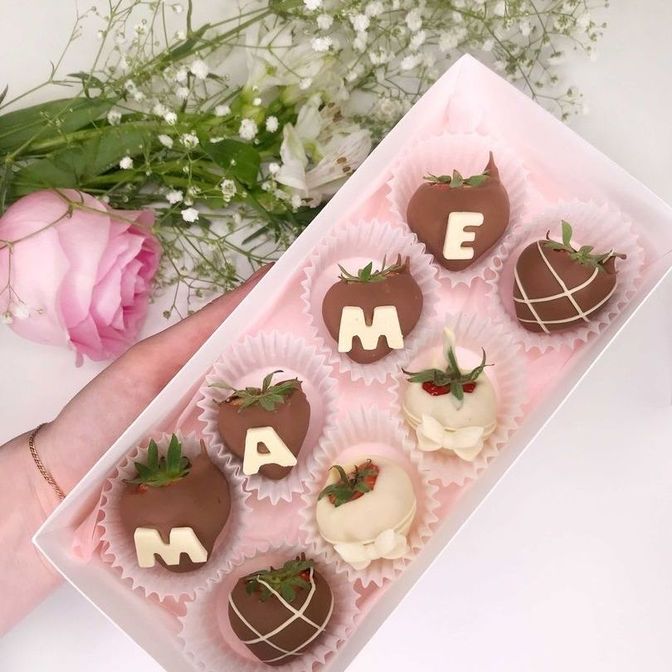 Подарочный набор "Маме" из клубники в шок.