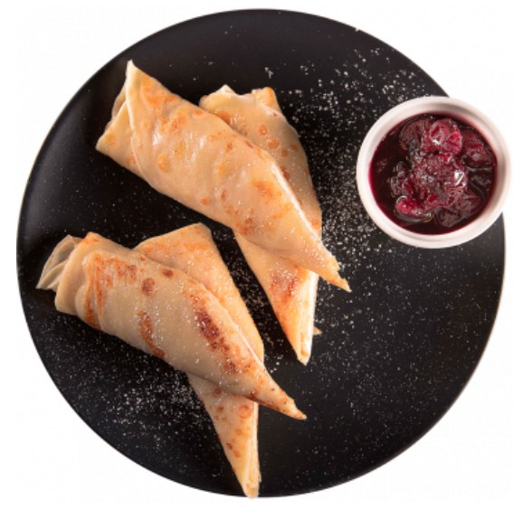 Блины с творогом и клубничным вареньем