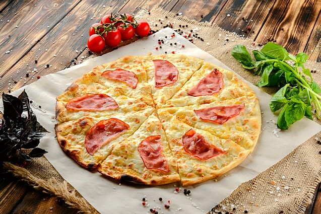 Фокачча с сыром и ветчиной