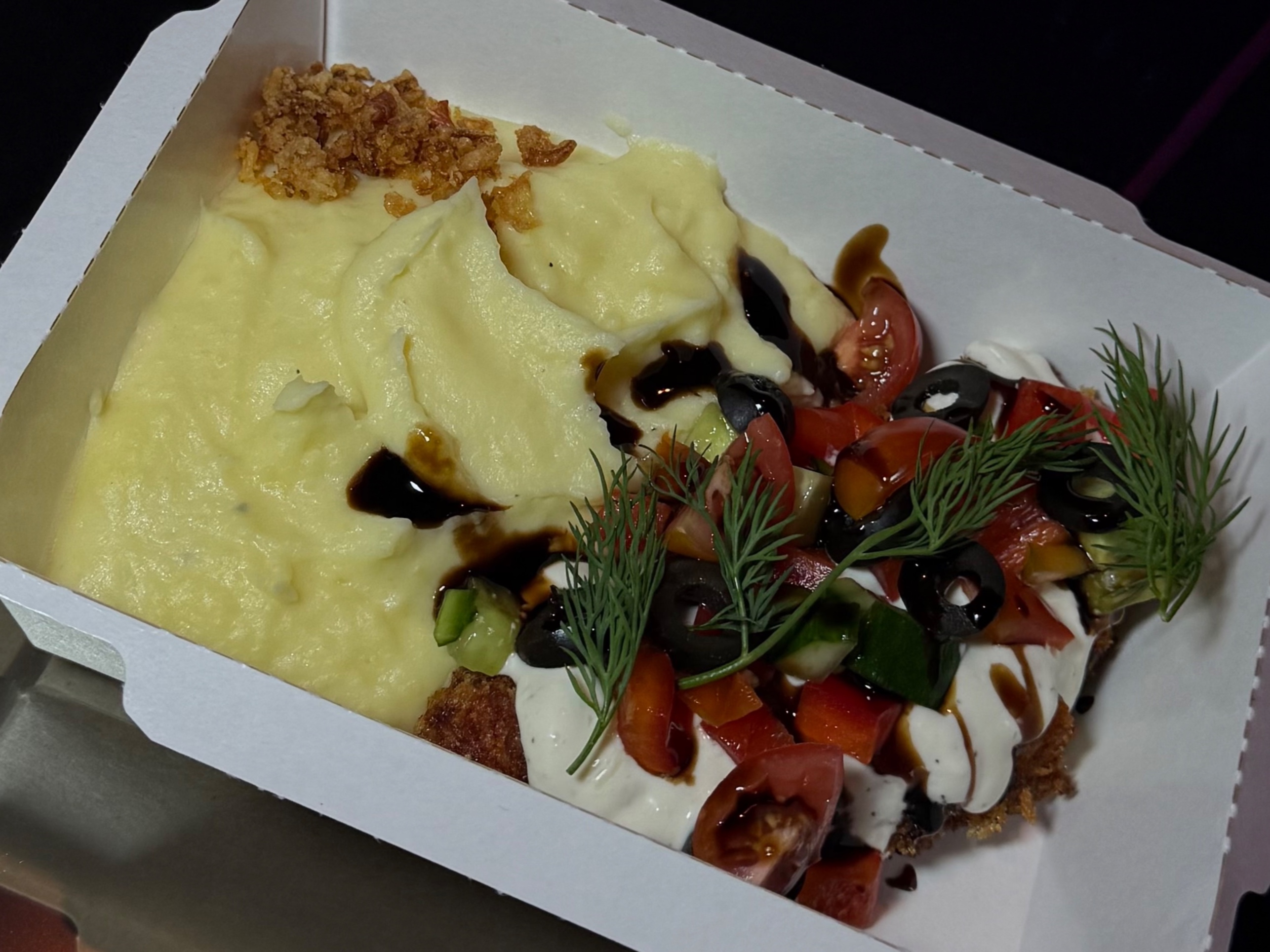 Курица в панировке с картофельным пюре