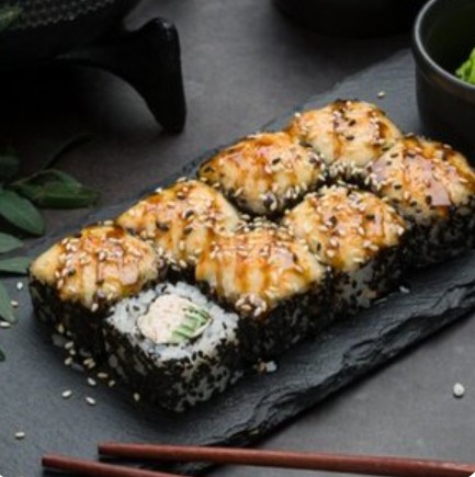 Ролл Запеченная Калифорния в кунжуте