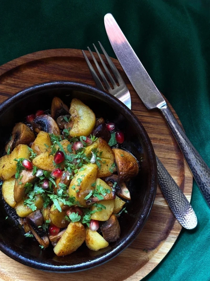 Картофель жареный с грибами и луком