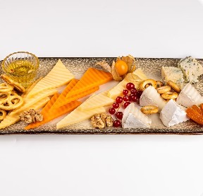 Плато из разных сыров Европа