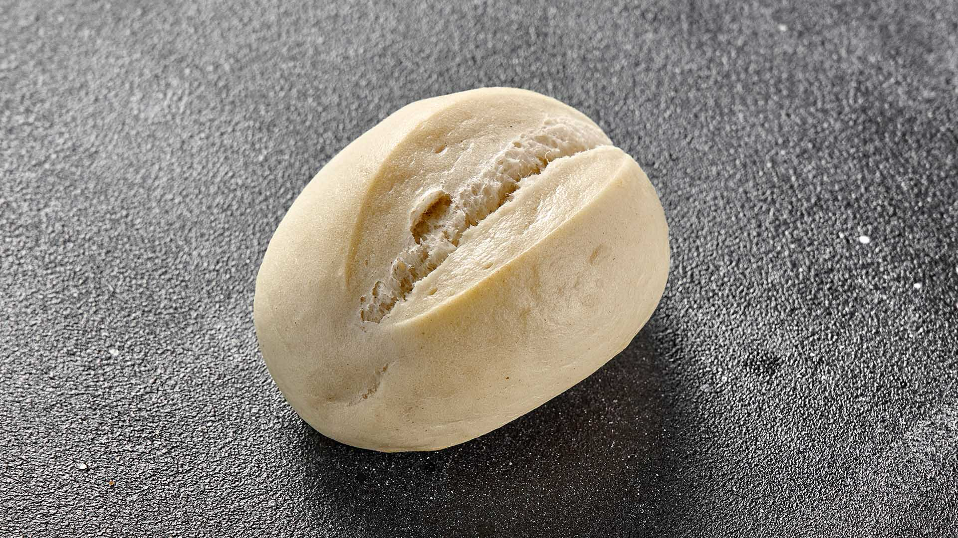 Булочка французская (белая, с маслом и зеленью)