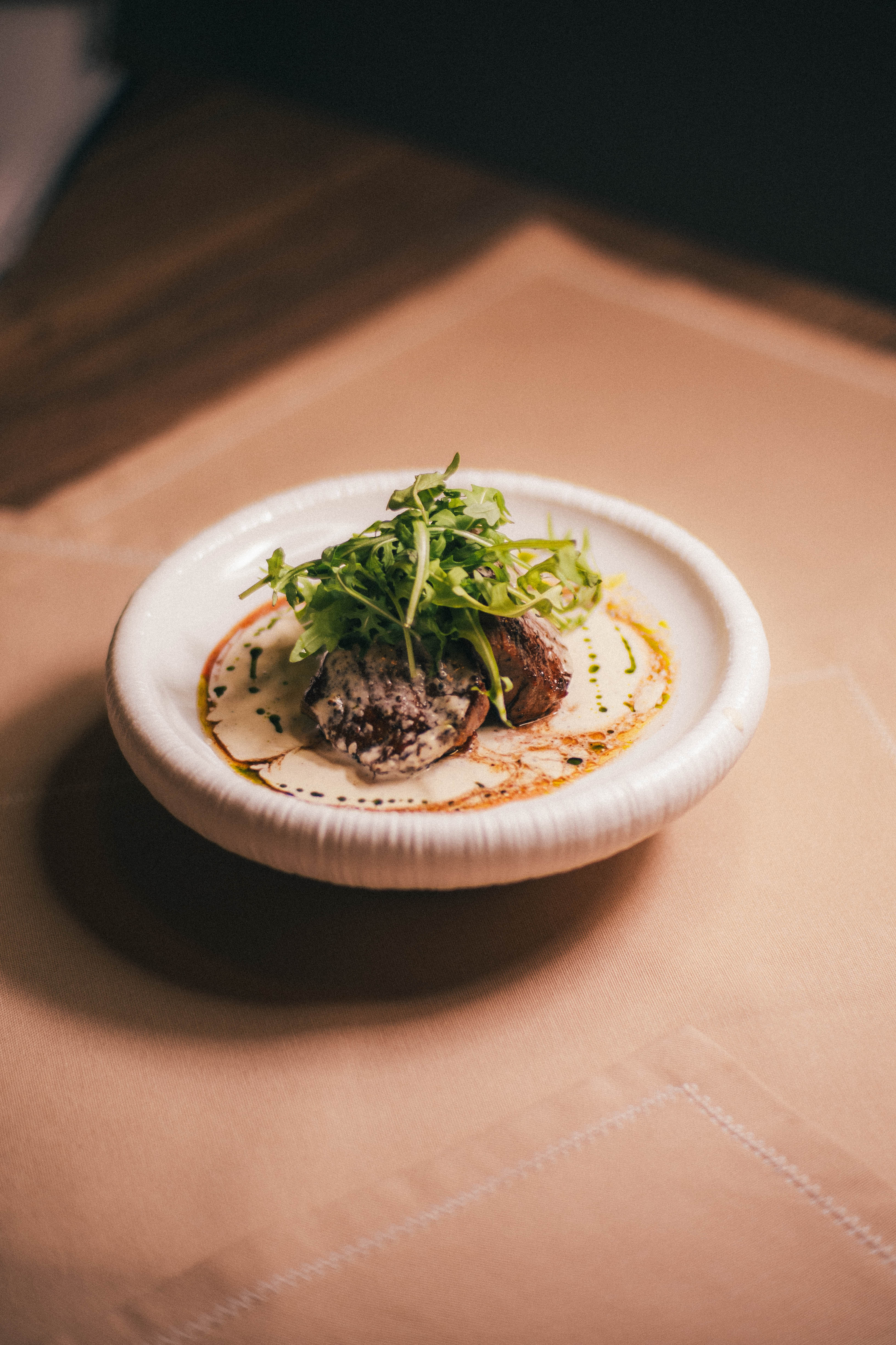 Медальоны из говядины с перечным соусом