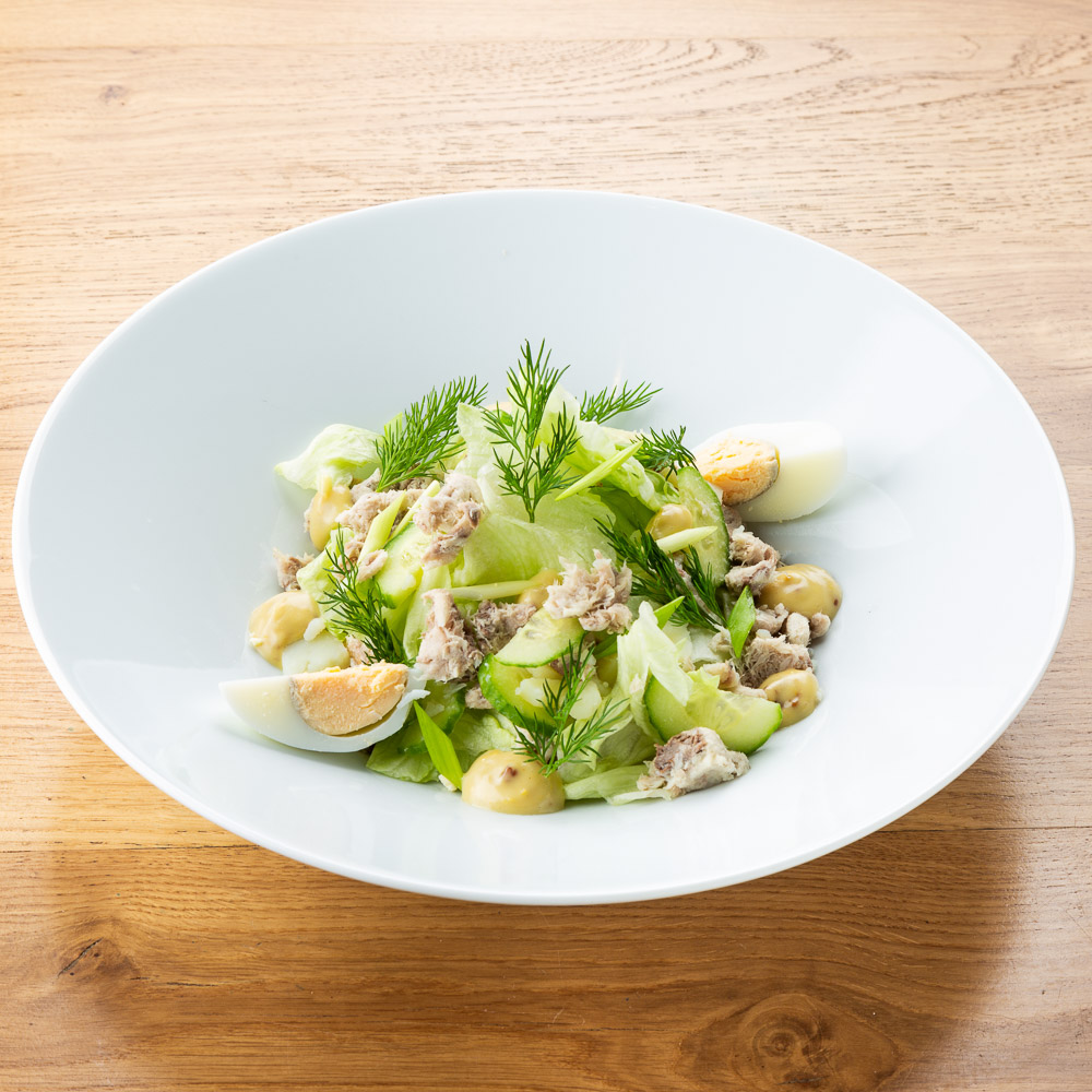 Салат из скумбрии с картофелем и яйцом (заправка: ароматное масло)