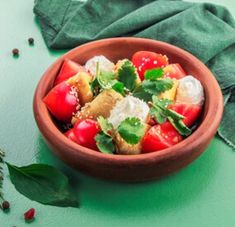 Салат с жареным баклажаном и креметто
