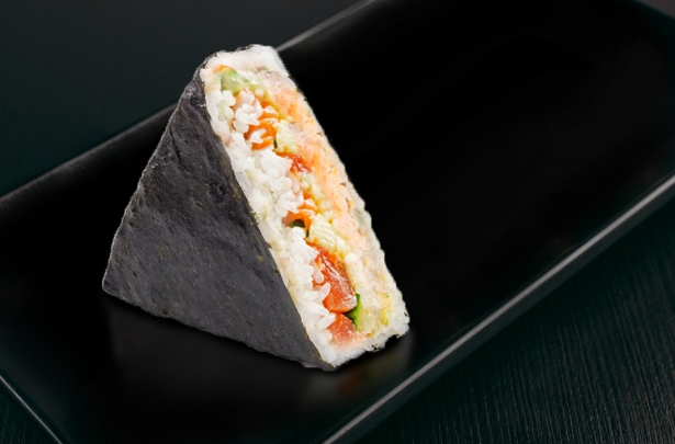 Онигири спайси лосось