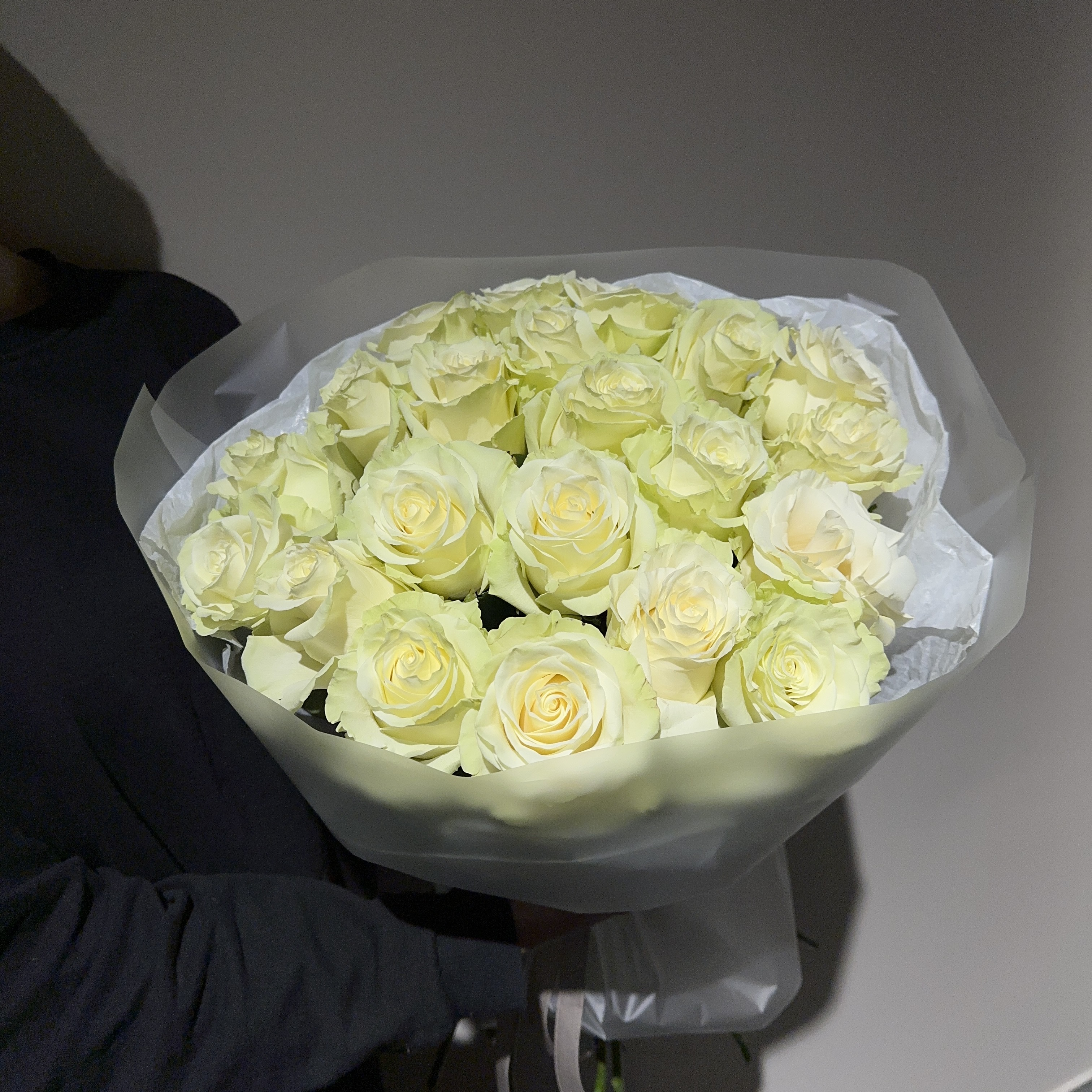 Букет из 21 белой розы
