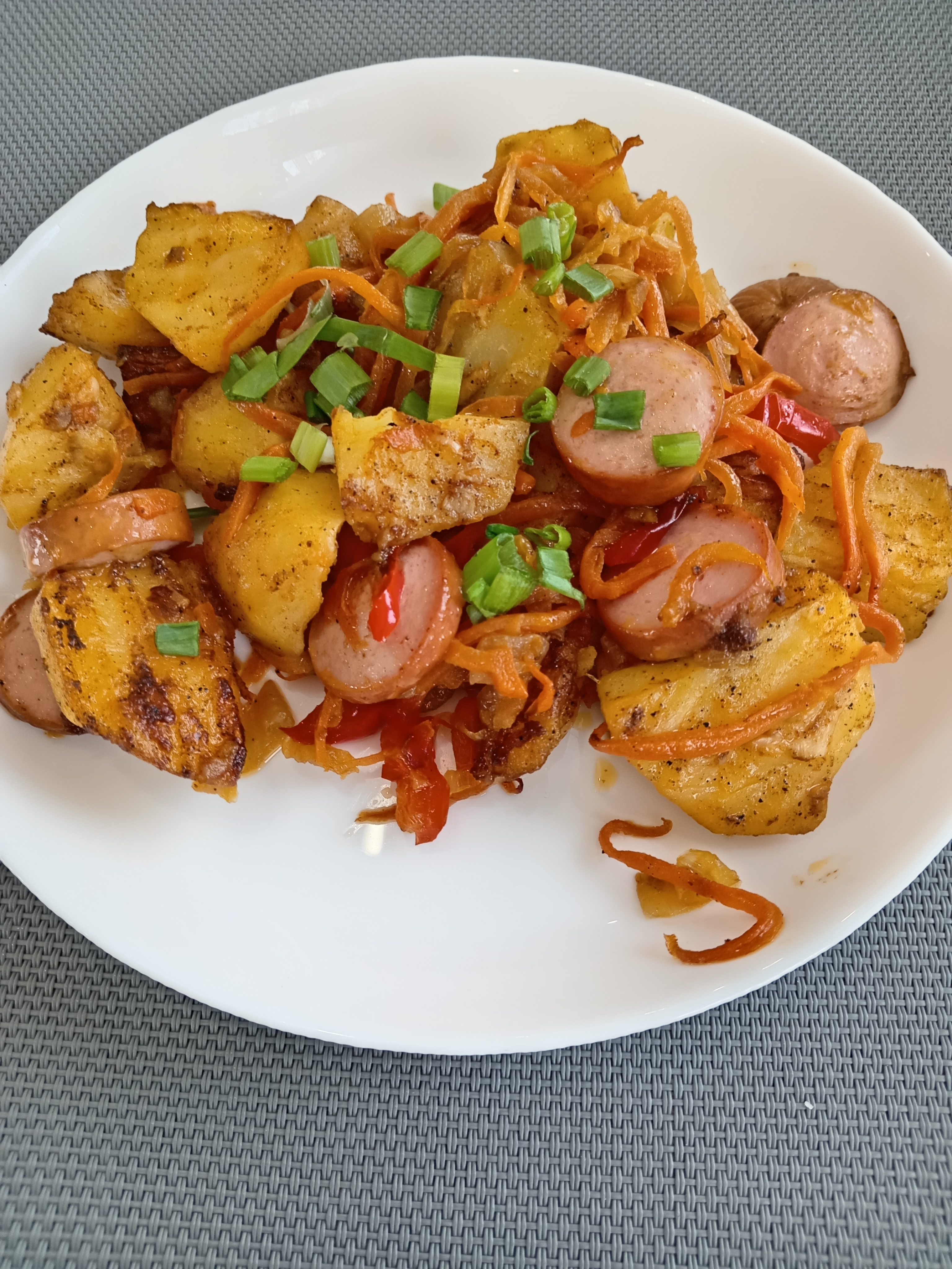 Картофель запечённый с колбаской 