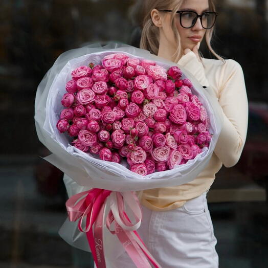 Кустовая пионовидная роза букет брусничный