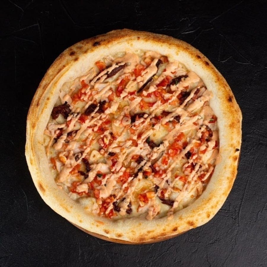 Пицца с йогуртом и цыпленком масала