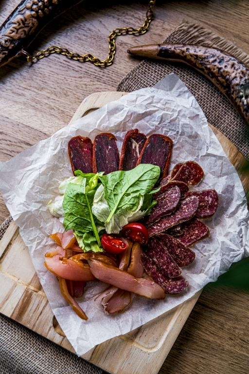 Д Сыровяленые специалитеты