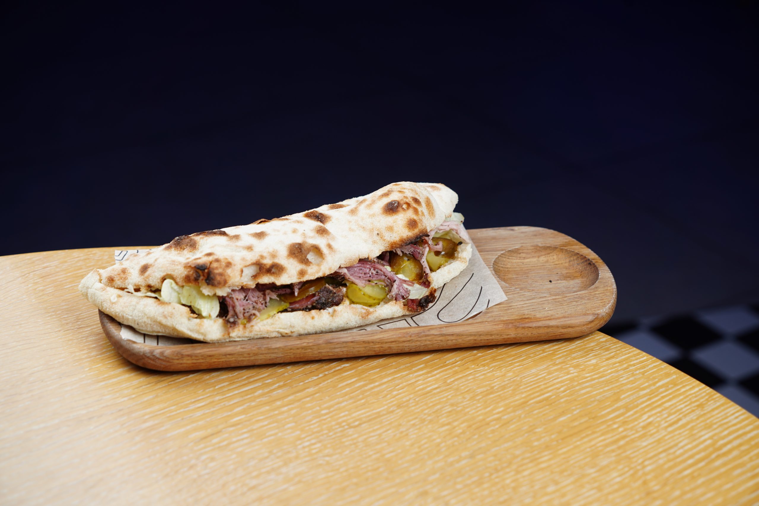 Панини с рваной свининой и перцем халапеньо