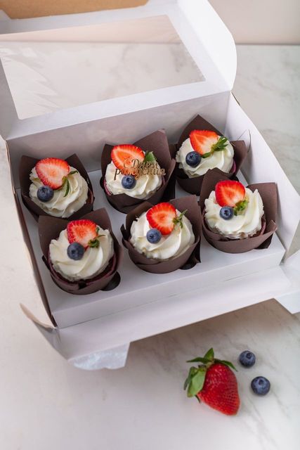 Капкейки с ягодами из 6 шт