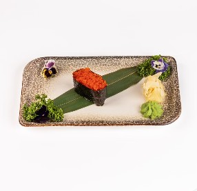 Гункан с красной тобикой 1 шт