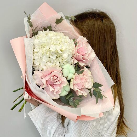 «Фланель» букет из гортензии и роз Пинк мондиаль
