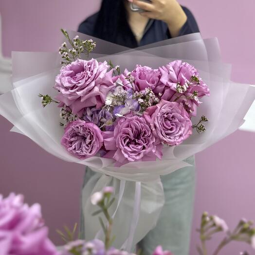 Сборный букет с гортензией и хамелациумом