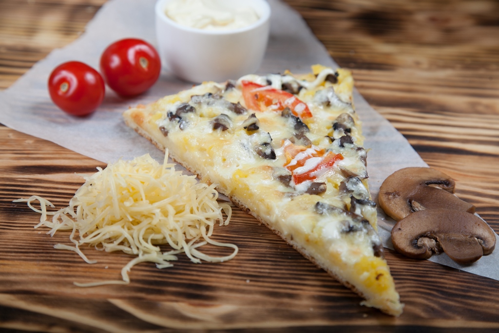 Пицца с картофелем и грибами