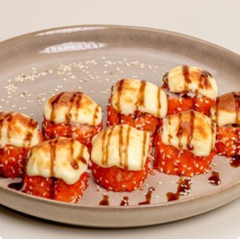 Запеченный с угрем и сыром моцарелла