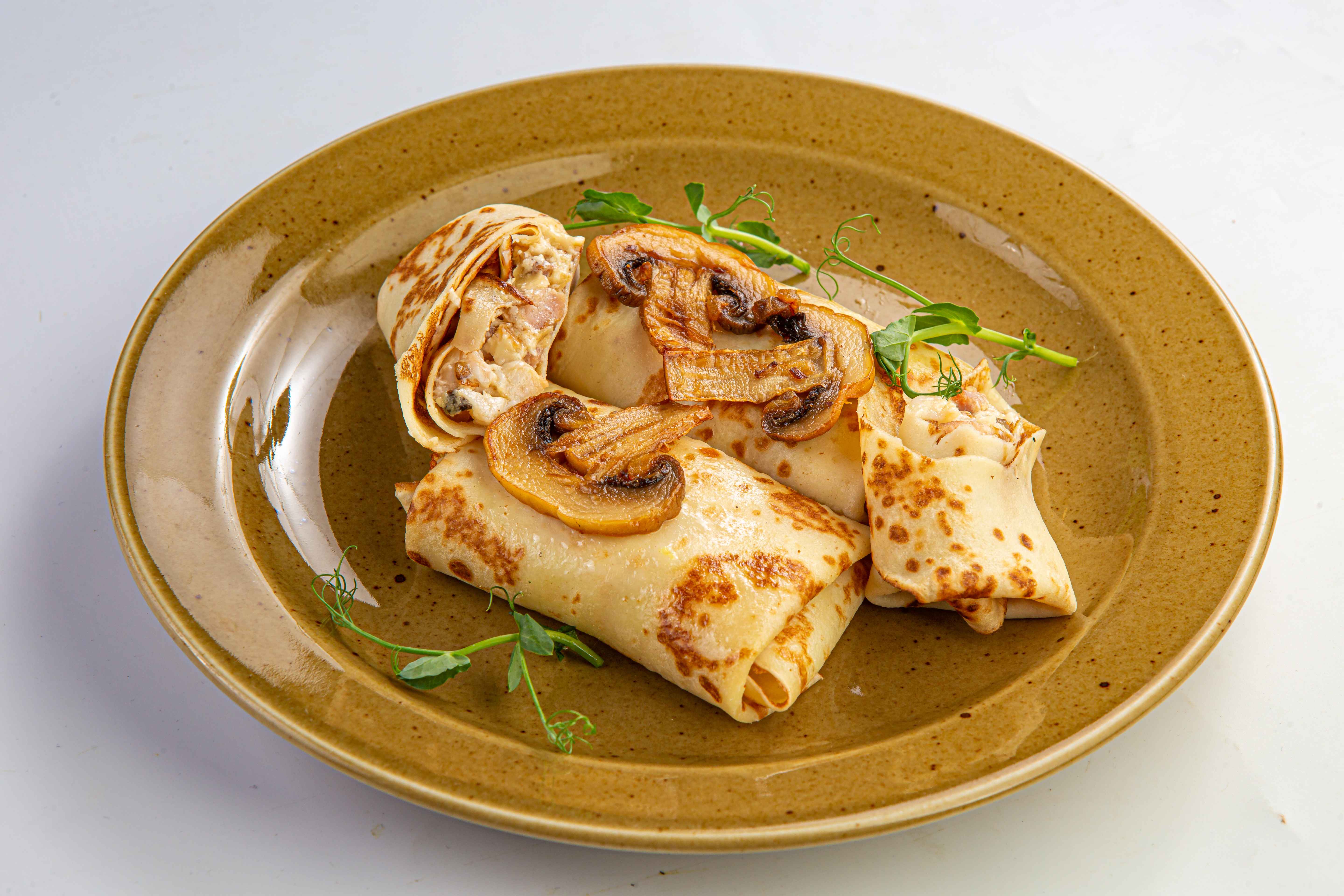 Блины с грудинкой и шампиньонами