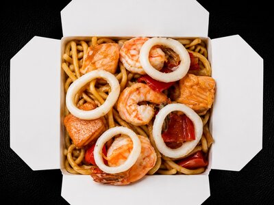 Вок с морепродуктами удон
