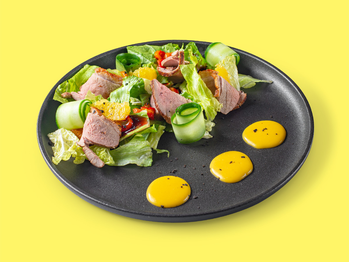 Салат с уткой и тыквенным соусом
