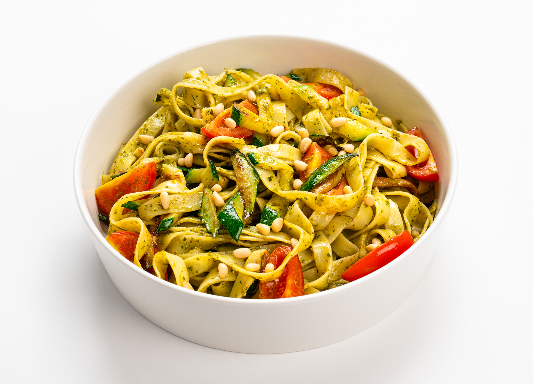 Паста с соусом песто и томатами