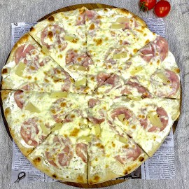 Пицца с ветчиной и ананасом
