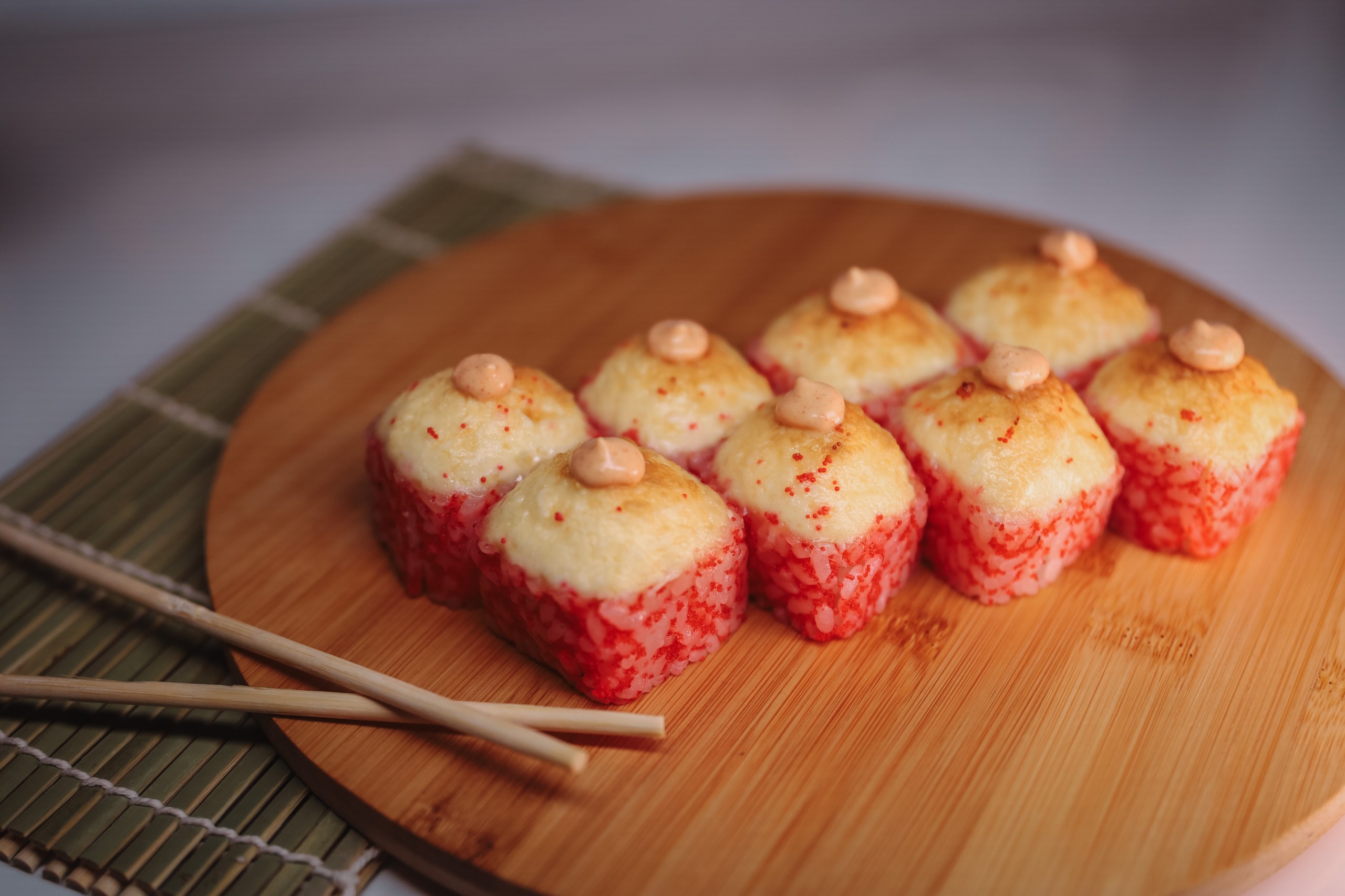 Калифорния с креветкой запечённая