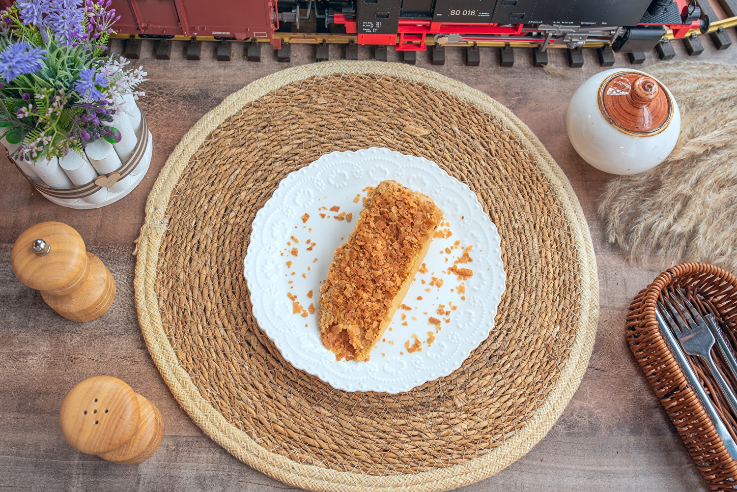 Медовик с хрустящей вафельной посыпкой