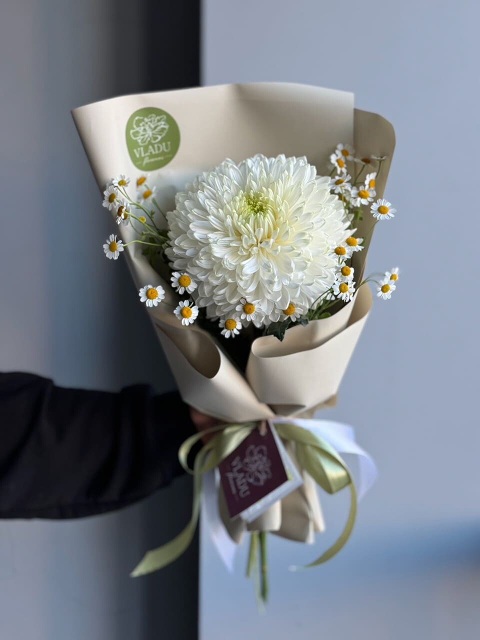 Букет с одноголовой хризантемой