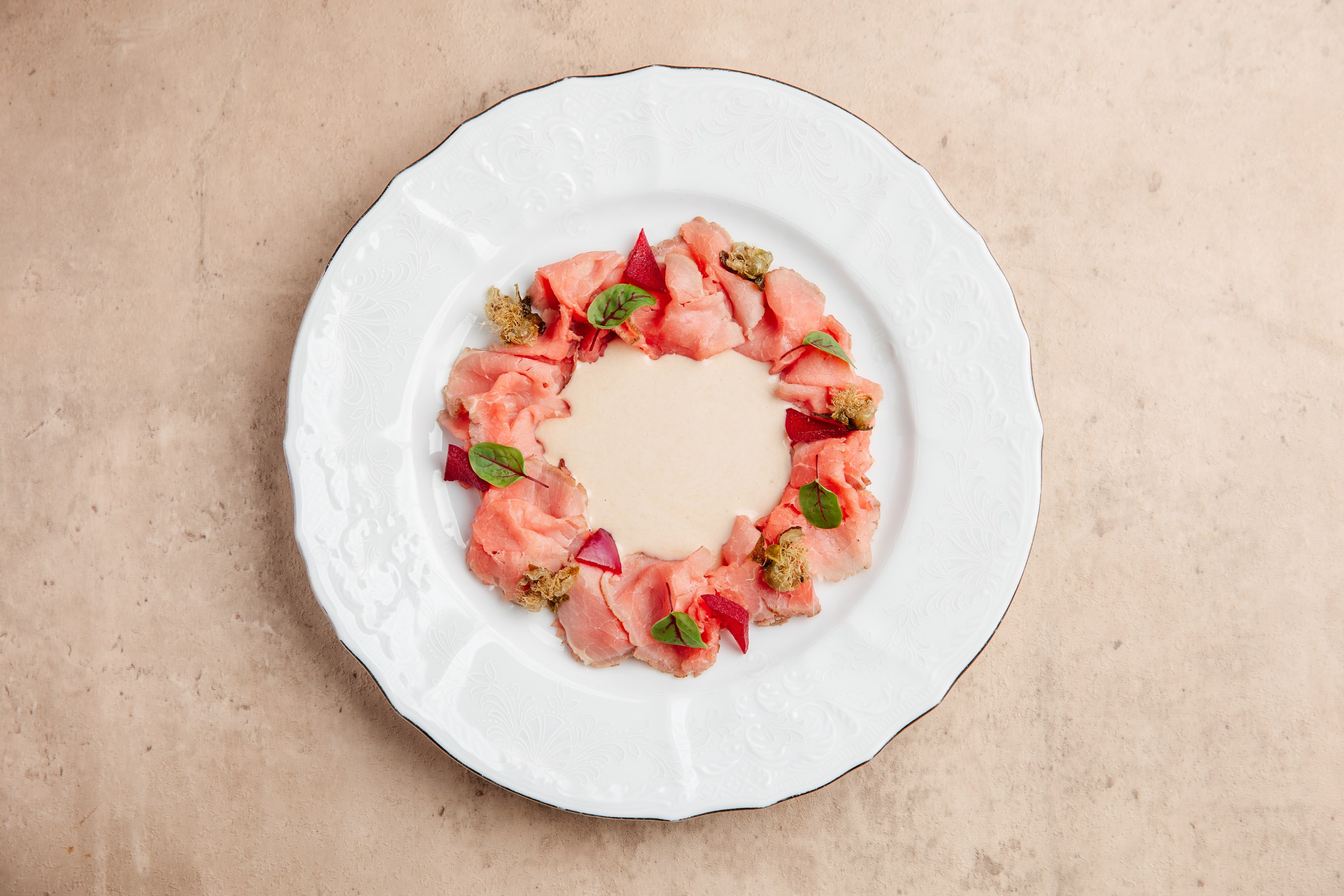 Телятина с соусом из тунца 